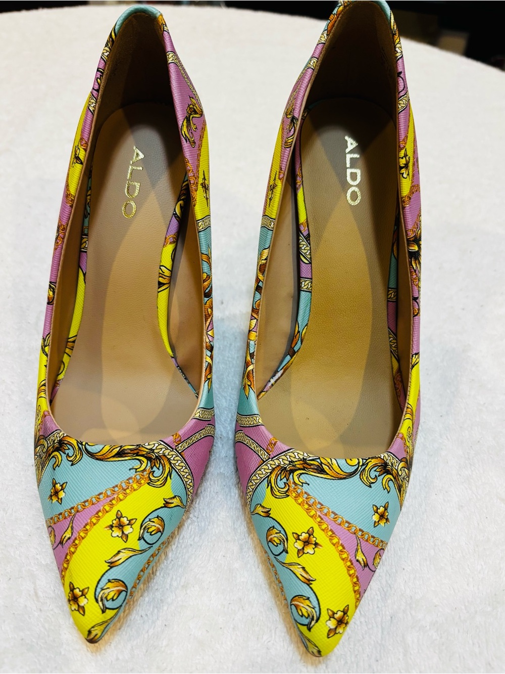 Almost Brand New Stylish Heels By ALDO - Size 8 - Heel 4.5 Inches - Box 69 - Picture 6 of 6